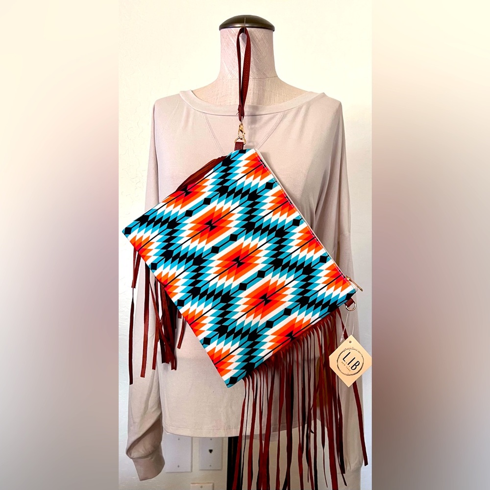 LIB handbag, fringes, crossbody strap & beautiful combo of colors ♥️